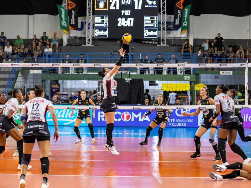 Praia vence Bauru por 3 sets a 0 no primeiro jogo das quartas da Superliga