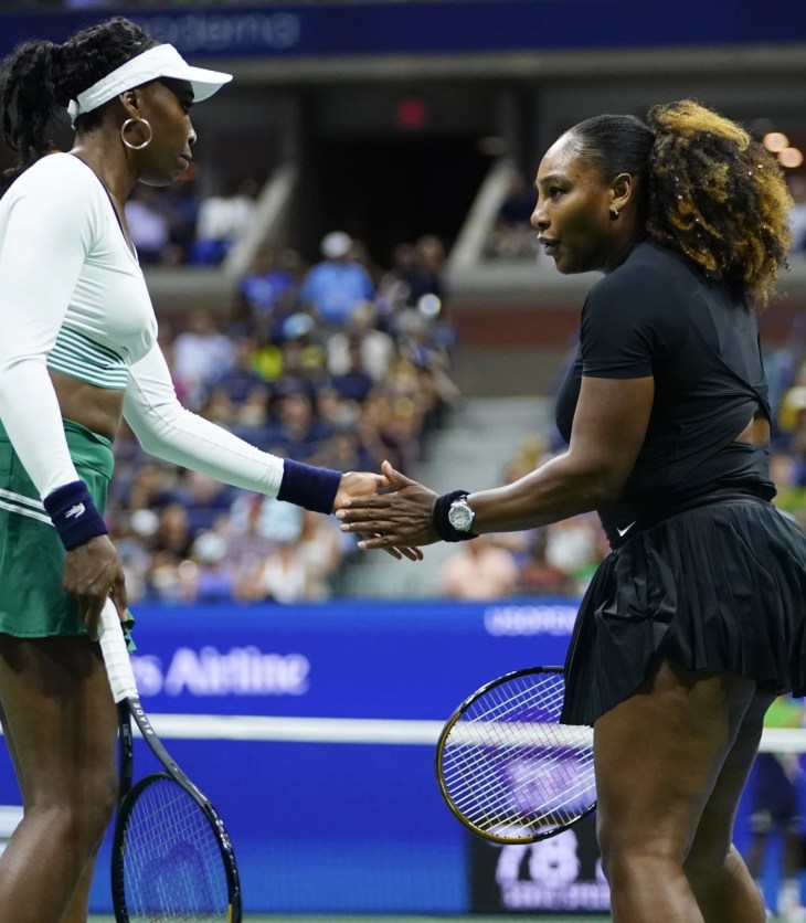 Serena e Venus Williams no US Open 2022. Fonte: Frank Franklin II/AP